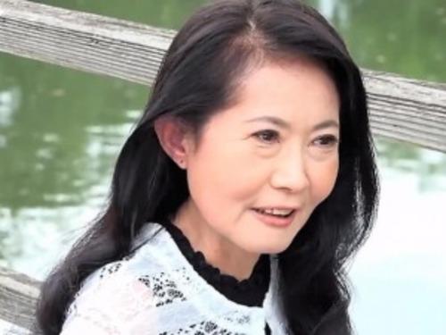 【六十路熟女】清楚系だが根は淫乱な還暦の未亡人！オンナの魅力は六十路からで生涯現役♡6年振りの男性器に歓喜三昧し中出し♡
