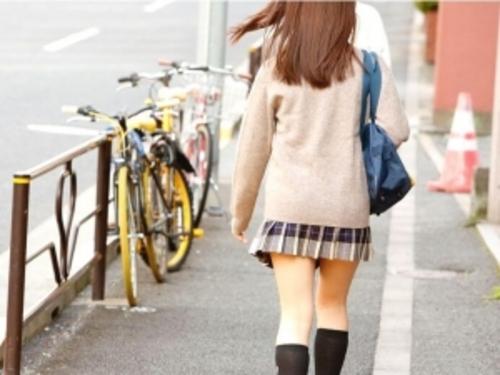 【レイプｘストーキング】エレベーターが一緒になった男に帰宅した所を襲われた女の子！必死の抵抗も虚しく新たな被害者発生…！