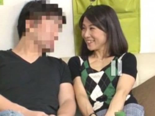 【人妻ナンパ】おっとり系だが意思は強い奥様！若い頃からナンパしてくる男には嫌悪感が…でも今回はイケメンだったから特別！