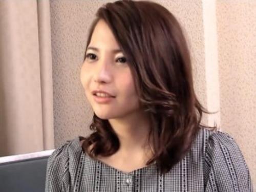 【人妻ナンパ】「26歳です…❤」開業医の旦那が居る美女なアラサー奥様❤夜の性生活に不満気味の美魔女が淫乱に豹変し騎乗位❤