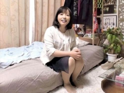 【熟女ナンパ】子育てがひと段落しやることがなくなった５０代熟女♡そんな時イケメンにナンパされやり部屋に来てしまった…