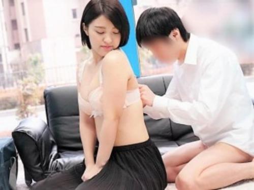 【MM号】卒業の思い出作りで憧れの先生に愛の告白❤ショートカットで保健体育担当の教育実習生と教え子の禁断SEXが流出❤