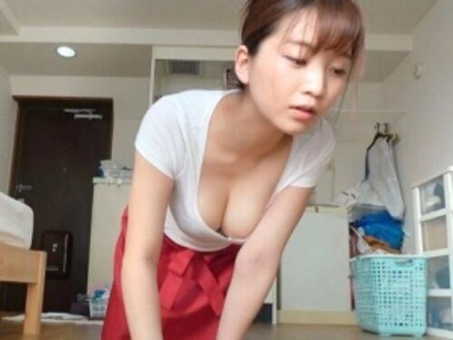 【家事代行】スレンダーな奥さまの胸元にくぎづけ！突然の快感に仕事そっちのけで巨乳を揺らし欲望に溺れる人妻！