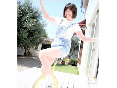 【巨乳お姉さん】「あかんあかん❤」脱ぐより先にフェラする天然美少女❤スケベ丸出しで快楽には勝てず自らがゴムを外し生ハメ❤