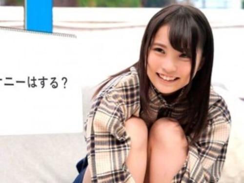 【MM号】可愛すぎるロリ娘がインタビューに集中している間にいきなりデカチンポIN！驚きながらも連続ピストンに感じちゃう♡