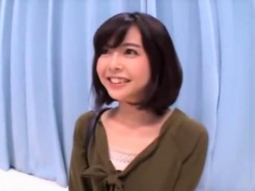 【マジックミラー号】福祉関係の仕事をしている笑顔が素敵アラサー女性♡おしりマッサージからデカチン尻コキ♡【素人ナンパ】