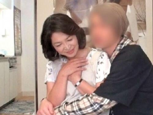 【六十路熟女】性格よし子な優しいおばさんの人柄につけ込んでどこまでやれるか試してみた結果…中出しさせてくれた