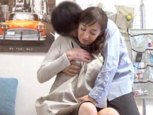 【五十路熟女】彼女とのSEX予行演習を頼まれておばさんレンタルで派遣された人柄が良いひとみさん（53）が一肌脱ぎ中出し！