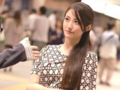 【人妻ナンパ】山手線の某駅に居たおっぱい大きい綺麗な奥さん！フリンに戸惑うが性欲に負け雌になってしまう！
