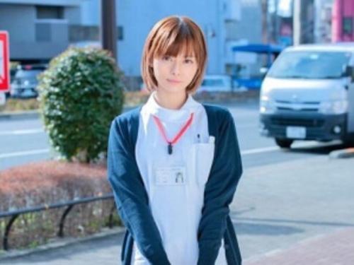 【素人ナンパ】綺麗系なショートカット美女に声を掛けてみた！びっくりしつつも献身的に射精のお手伝いをしてくれる白衣の天使！