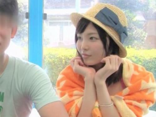 【MM号】真夏のビーチで見つけた激カワなビキニ美人は歯科衛生士！ミラー越しに彼がいるのに妊娠覚悟の生ハメセックス！