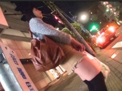 【集団レイプ】※禁断映像流出※狙った女の家を特定終了！後は犯すのみ…顔を引きつらせるJD！