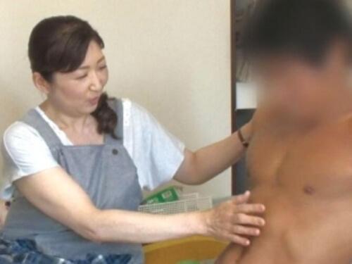 【五十路熟女】家政婦レンタルを利用してみた！マッチョのイケメン君に刺激され筋肉にテンション上がる