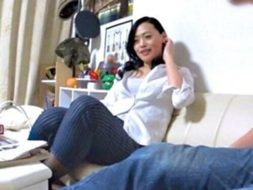 【熟女ナンパ】程よく熟している年頃の４０代美魔女奥さまが若いチンポを求めヤリ部屋にやってきた！浮気映像流出【四十路熟女】