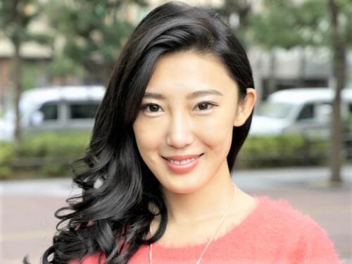 【人妻ナンパ】「下もですか？❤」凄く色っぽいアラサー奥様❤Tバック履いた日焼け美女な熟女が爆乳ゆらしホテルで大胆に不倫❤