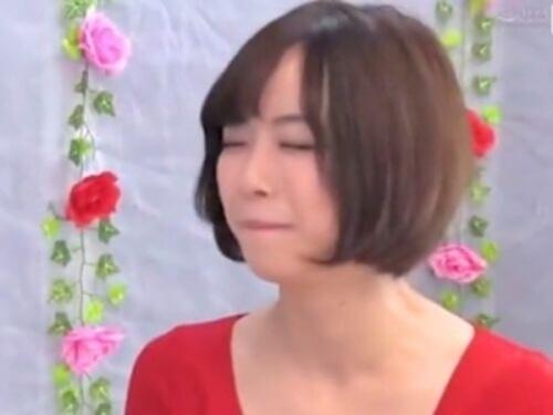 【素人ナンパ】ショートカットが似合う子持ちの奥様と友人が2人っきりでベロチューすると完全崩壊しセックスへ！