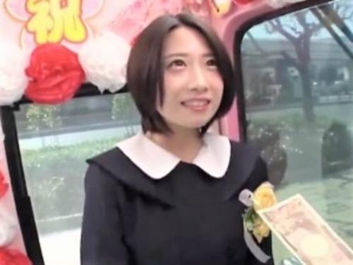 【MM便】卒業したての黒髪エロカワ美少女❤制服姿も見納め清楚系＆爽やか娘がフェラチオ手マンで欲情し桃尻ガン突き着衣SEX❤