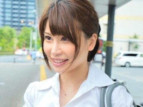 【人妻ナンパ】清潔感溢れる綺麗な奥さま！SMビデオを見てオ〇ニーをしているというドM妻が不倫セックスしてしまう！