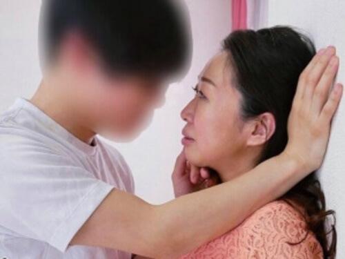 【五十路熟女】秘め事の刺激に飢えた貪欲奥様がムンムンの雌フェロモンを解き放ち乱れ狂う