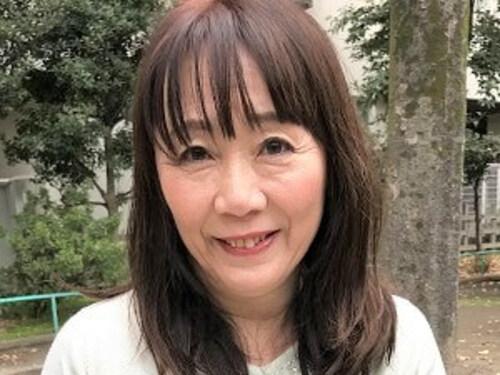 【五十路熟女】「すご~い❤気持ちよさそう❤」孫が居ても更に男根を求める美魔女な肉食おばさん❤電マでオナニーから膣内射精❤
