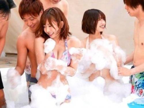 【乱交】SODスター11名夢の大共演！最大級の女達が感度マシマシでイキまくり♡プールサイドで泡まみれSEX!