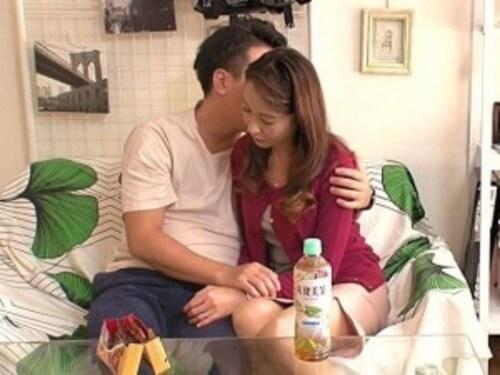 【五十路熟女】素敵な歳の重ね方をしたお色気ムンムン奥さま！浮気する気満々で部屋に来たが自分からは切り出せない【熟女ナンパ】