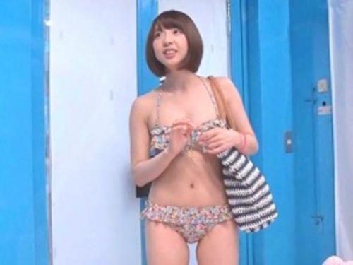【MM号】ビキニからはみ出るメガおっぱいときらめく笑顔の性格良すぎる女の子が女神のような優しさで筆下ろしSEX！