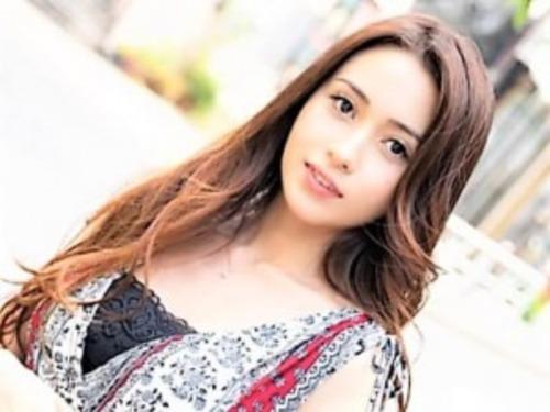 【人妻ナンパ】美白美乳美尻三拍子揃った美人クォーター人妻！大人のムード漂うフィニッシュ寸前の男を見つめる姿がエロい♥