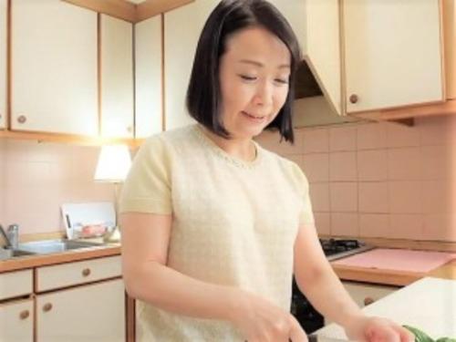 【五十路熟女】「えっ!?ダメっ…❤」同居している家でオナニーをしている嫁のお義母さん❤熟した体は火照り義理息子受け入れ…