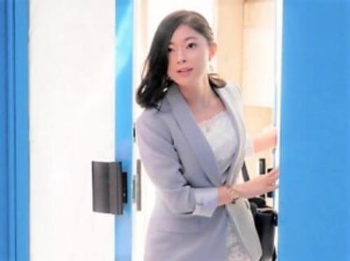 【MM号】ミニスカ熟女ナンパしミラー号でNTRる!セレブ社長がモニター体験からマッサージ師に寝取られフェラ立ちバック不倫