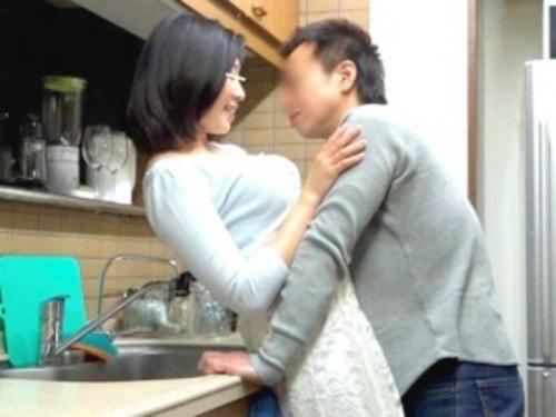 【人妻ナンパ】常連のお客様だったお綺麗奥さまを部屋に招きゆっくり吞みなおしているといい雰囲気から流れでSEXしちゃう♡