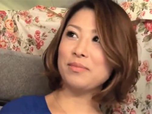 【人妻ナンパ】「今日の下着は…薄いピンクです❤」爆乳すぎる美人な熟女ナンパ❤自らバイブを握りオナニーし膣内射精ホテル不倫