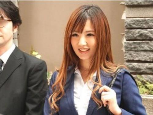 【NTR】2人だけの部屋で性欲が抑えきれなくなった部下に最初は抵抗するも旦那以外の他人棒に快感を覚え求め合う背徳FUCK！