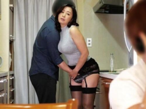 【四十路熟女】子供の友達に迫られて断れず関係を持ってしまう奥さま！子に見つからない様に盛る完熟ボディー！
