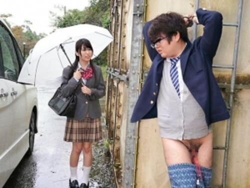 【女子校生】手錠のカギをチンコに付け捕まった男性を見つけた女子○生は勃起しても発情せずにいられるか？