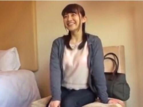 【人妻ナンパ】可愛い笑顔の黒髪奥さまがよだれまみれのだらしないアヘ顔でいやらしく腰振りセックス！