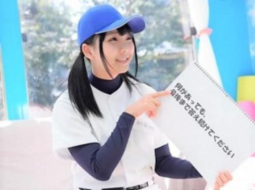 【MM号】爆乳デカパイおっぱいのロリ顔娘は野球部員❤100の質問中にいきなり全裸男が乱入し桃尻鷲掴み立ちバックSEX❤