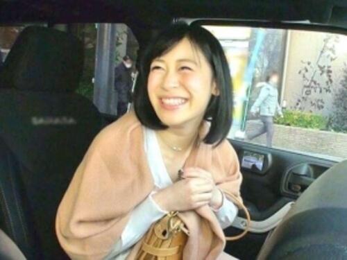 【人妻ナンパ】夫から育児から仕事から開放される唯一の時間に出会い系あぷりで男優と不倫セックスする綺麗な奥さま！