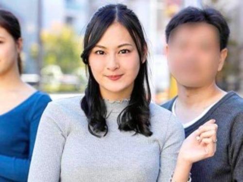 【MM号】出産後の巨尻化にお悩みの奥様限定！観念した若妻が旦那の前で漏らして鳴き白昼堂々とガニ股エクサイズで汗を流す！