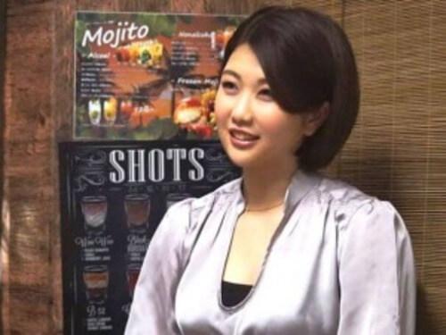 【人妻ナンパ】旦那に秘密で付き合っていたカレシに振られてブルーになっている奥さまが寂しさを行きずりの男性で紛らわす！