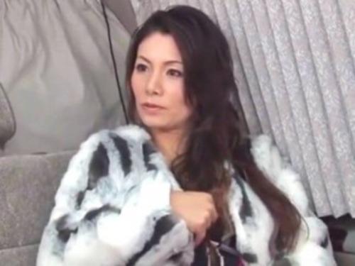 【人妻ナンパ】SEXYな谷間が見える大胆Fashionの人妻が下着確認からの玩具で発情しホテルで不倫種付けFUCK！