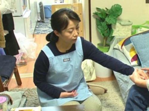 【五十路熟女】旦那以外のオトコには見向きもしなかった熟女！罪悪感に震えながらも身体は正直に反応してしまう！