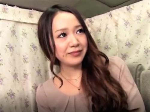 【人妻ナンパ】「舐めたいです♡」美脚スレンダー美人な熟女ナンパ！色白で素肌が眩しい生理中の美魔女にホテルでザーメン中出し♡
