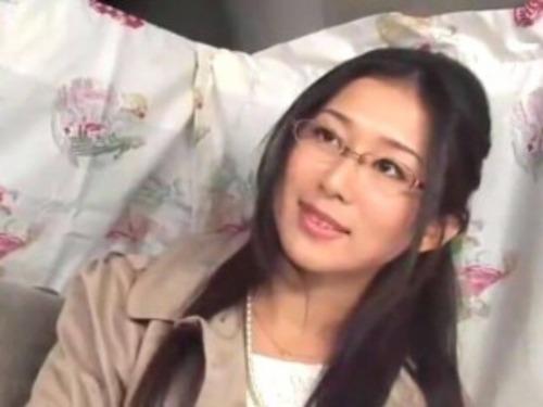 【人妻ナンパ】司法書士の知的メガネがよく似合う真面目系奥さま！下着確認からのエロ行為に発情しホテル不倫FUCK！