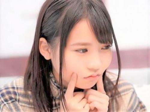 【素人ナンパ】幼さ残るロリ女子大生が質問に答えていたら突然巨根挿入！ビックリしながらも連続ピストンに感じてしまう！MM号