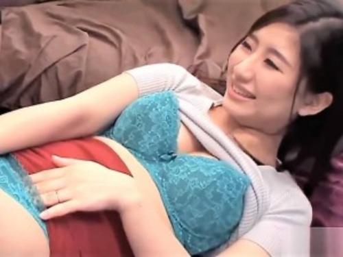 【MM号】「めっちゃ恥ずかしい♡」美人な巨乳奥様が旦那に秘密のセンズリ鑑賞！ミラー号の中で興奮しパンティを濡らす！