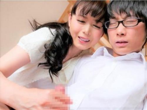 【家庭内相姦】「ほらおちんちん出して♡」愛する我が子にカノジョができ嬉しい反面で嫉妬心から筆下ろしする愛に歪んだお母さん
