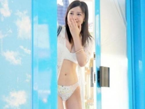 【マジックミラー号】真夏のビーチに居た他人同士の男と女が移動混浴温泉入ってみた！気分が高まった所です股からのセックス！