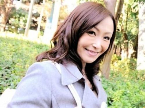 【四十路熟女】「もう撮ってるんですか❤」出会い系サイトで知り合った美魔女な奥様❤欲求不満すぎて妄想オナニーする人妻寝取る