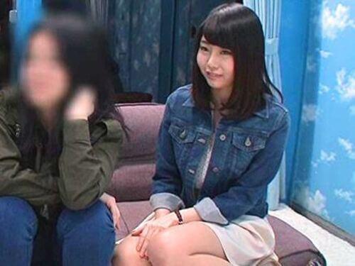 【MM号】激かわリアルJDのAV女優が大学の友達までも巻き込みミラー越しの友達の目前で羞恥セックスを披露！
